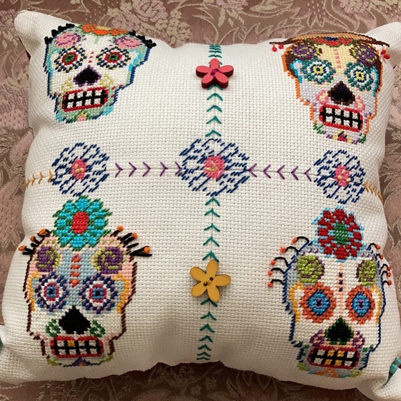 NEW hand sewn Sugar Skull pillow with button accents - Picture 2 of 4